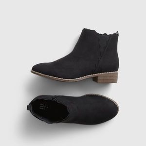 NWT Gap Kids Scalloped Ankle Boots, Black, Sz. 11